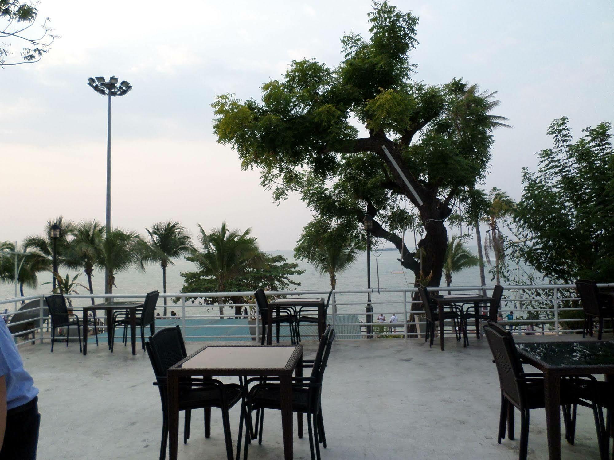 Nautical Inn Патая Екстериор снимка