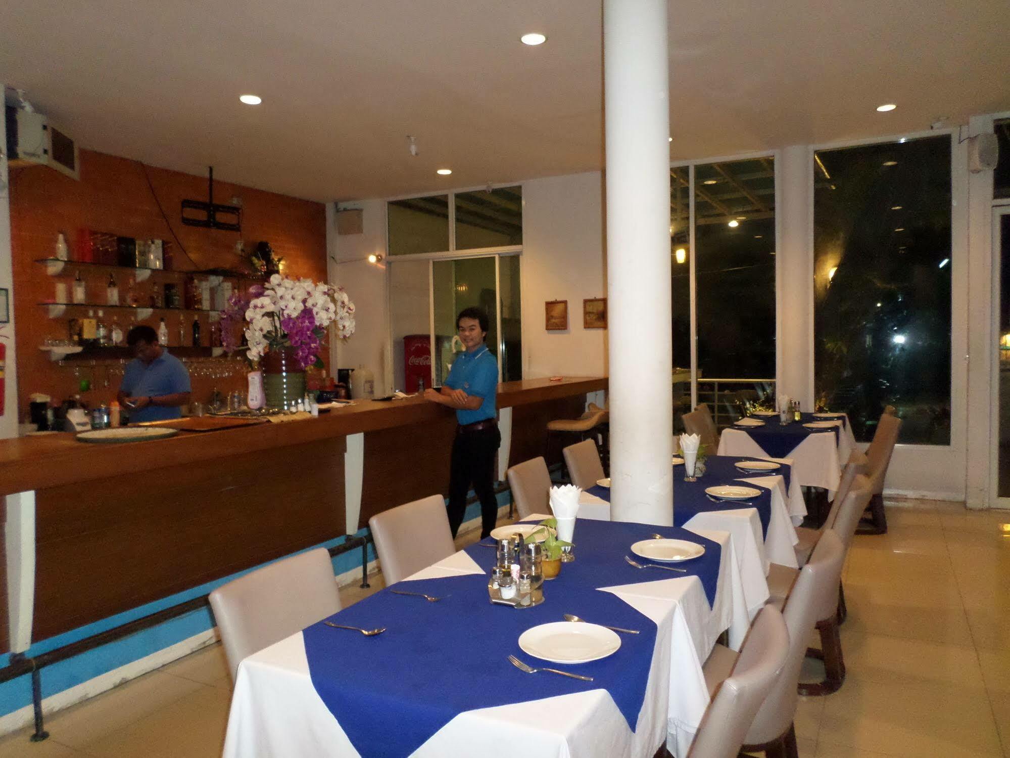 Nautical Inn Патая Екстериор снимка