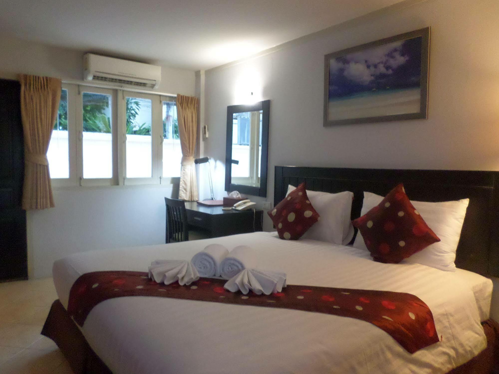 Nautical Inn Патая Екстериор снимка
